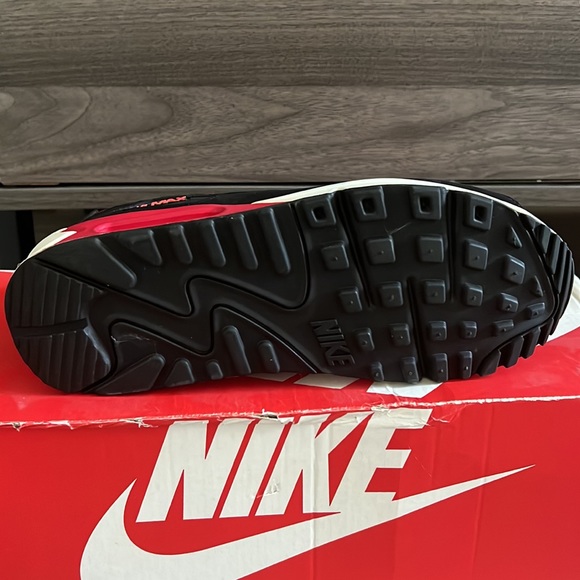 Nike Air Max 90 LTR (GS) - Crimson Gym Red/Gym Red-Black - Size 6.5Y - Picture 8 of 11